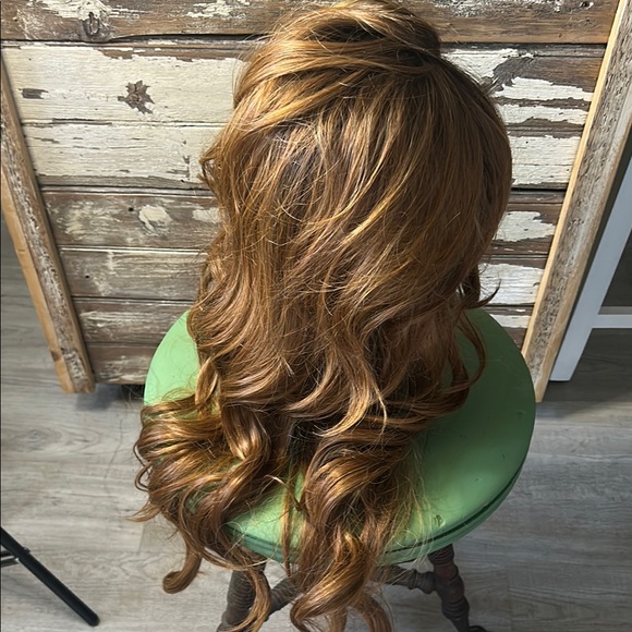 Elegant Blonde with dark root Curly Hair Wig with Natural Shine - Picture 5 of 8